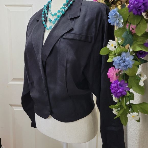 Blazer - Picture 3 of 9